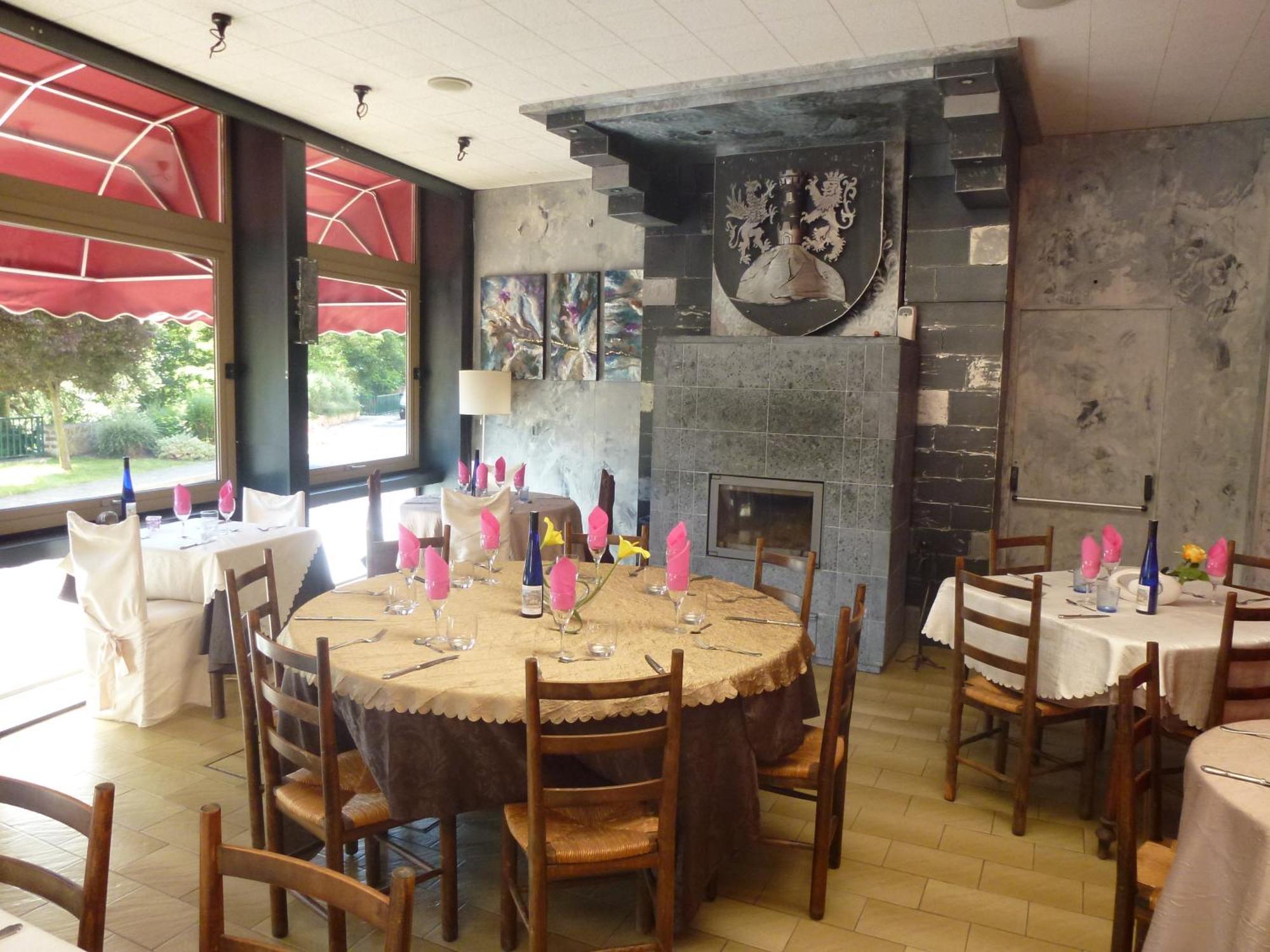 Hotel Restaurant Le Pain De Sucre Monistrol-d'Allier Екстер'єр фото